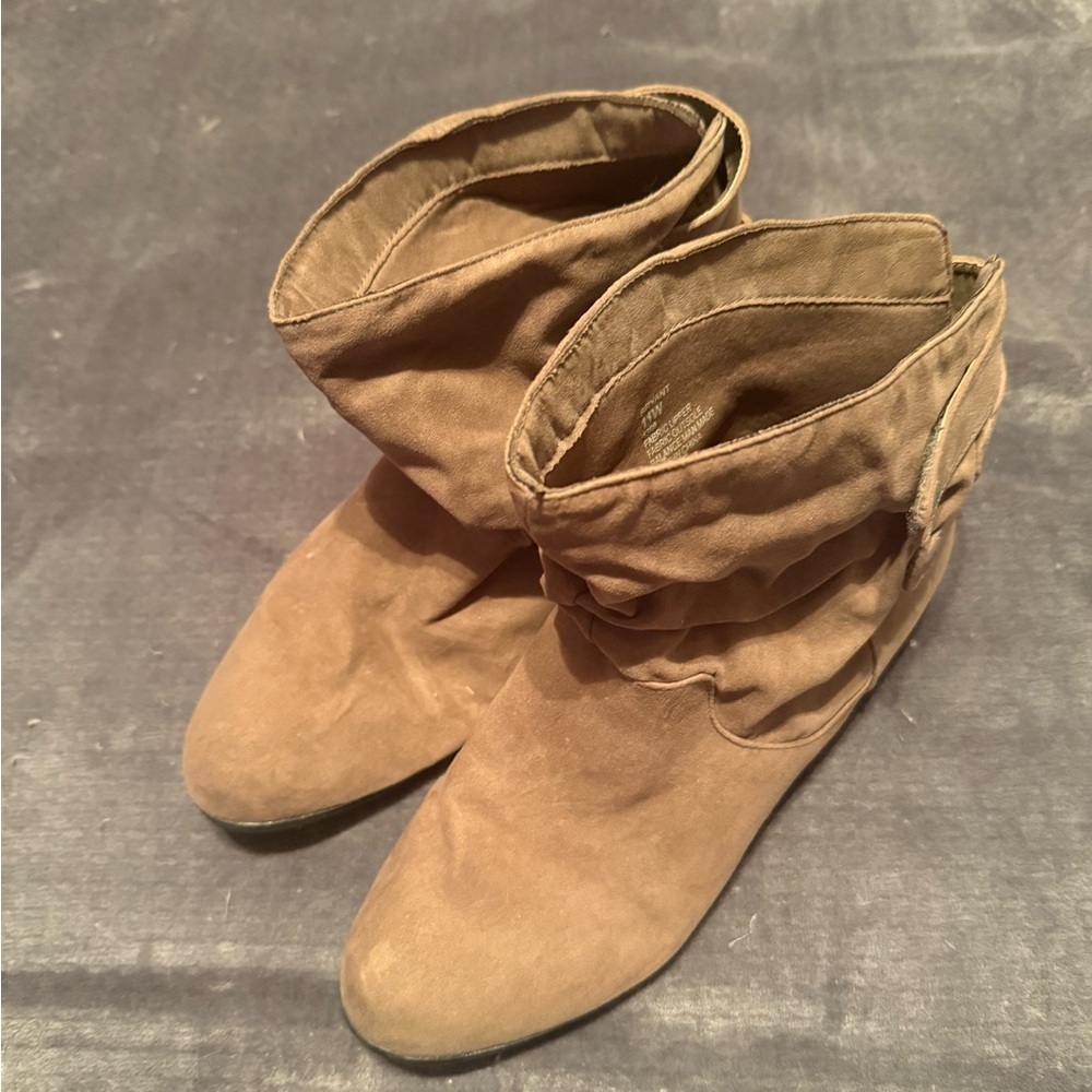 Tan shorty boots. Size 11. Barely worn and been in storage in my closet.